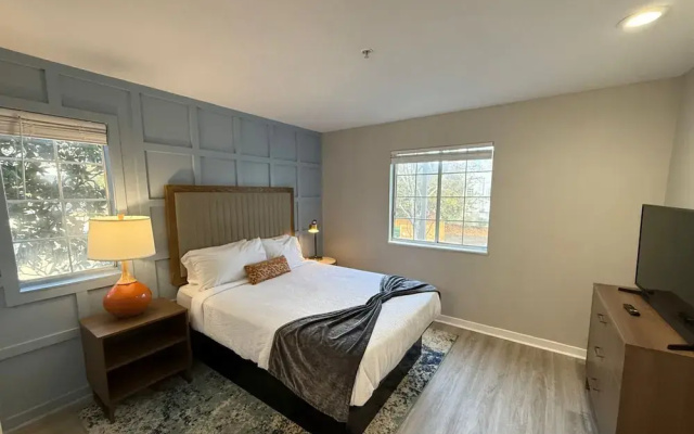 NEW Central Buckhead Apt Atlanta Gem