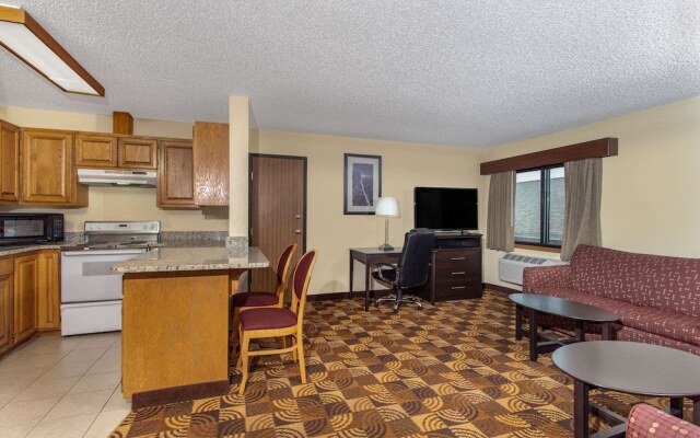 AmericInn Lodge & Suites Elkhorn