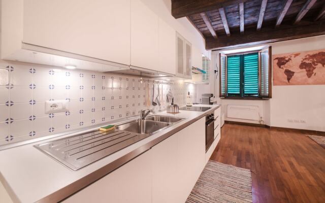 Well-Kept Apartment Short Walk to The Duomo