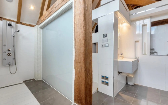 Luxury 3 Bedroom Barn Conversion - Canterbury