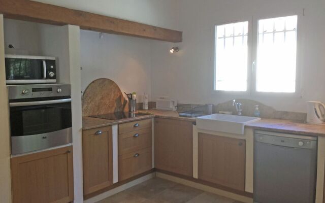 Inviting Villa in Saumane-de-vaucluse With Swimming Pool