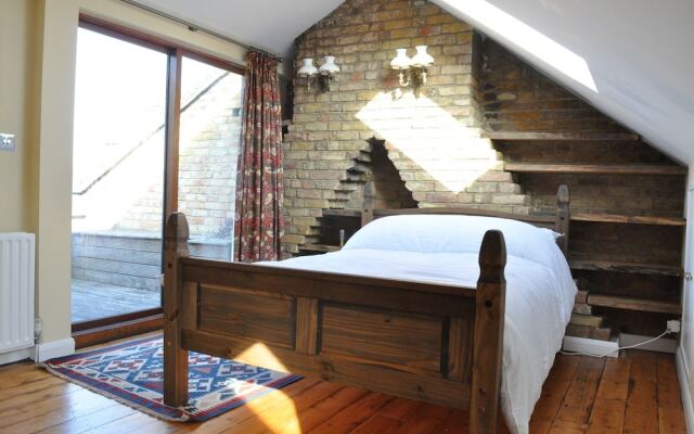 3 Bedroom Apartment in Clapham North