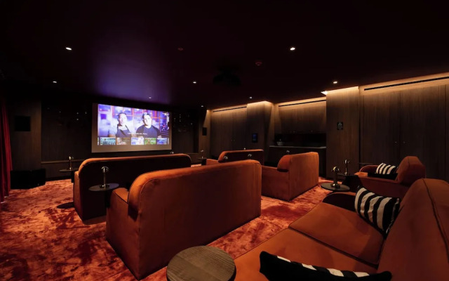 Leeds Centre by Charles Hope