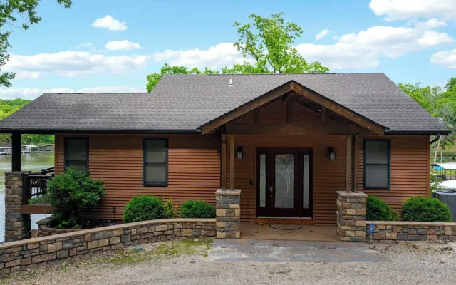 Trails End Hideaway Waterfront