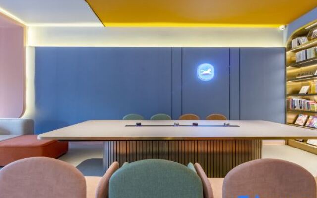 HanTing Hotel (Shanghai Qilianshan Nan Road Subway Station)