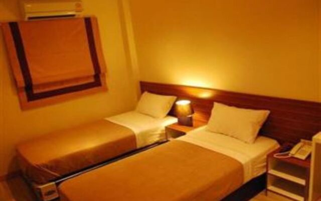 White House Asoke Sukhumvit 18