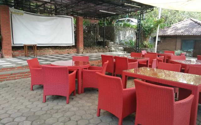 Bukit Alamanda Resort & Resto