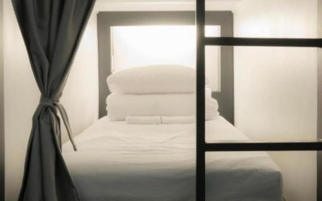 Canvas Hostel - Black
