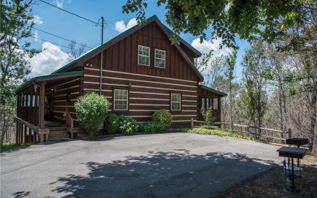 Chubby and Cubbys Den - Three Bedroom Cabin