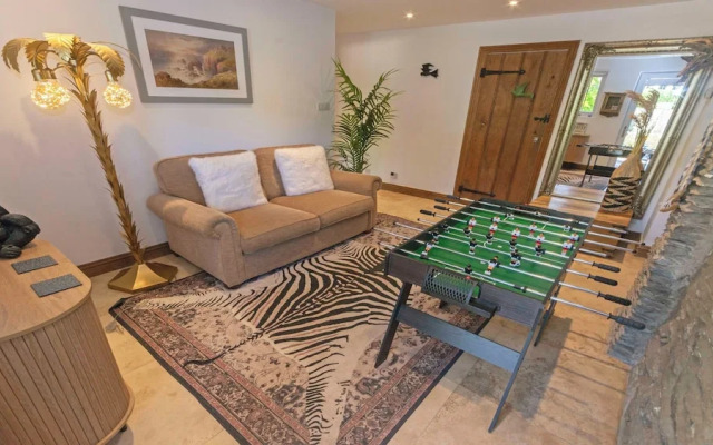 Shippenrill Croyde 6 Bedrooms, Sleeps 14, Hot Tub
