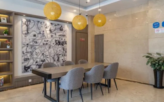 Geli Hotel (Shanghai Kangqiao Subway Station store, New International Expo Center )