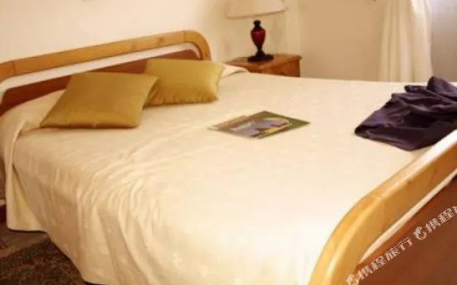 Sunshine Hotel