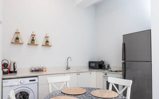 YalaRent Boutique apartments in Jaffa's flea market - Families only
