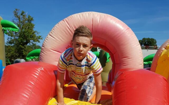 Neat Chalet With Microwave, Near Antwerp