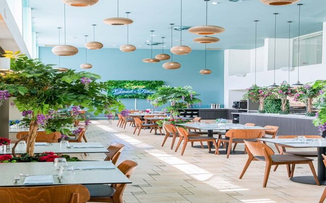 Cairns Harbourside Hotel