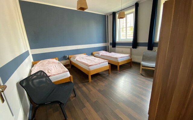 Blue Doors Hostel KTV