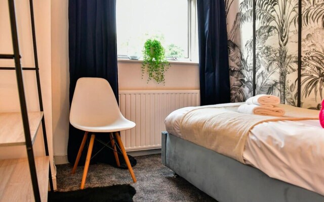 Stunning 3-bed House in Cardiff With Free Parking!