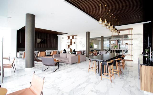 RealLuxe Stylish apartment with pool and gym