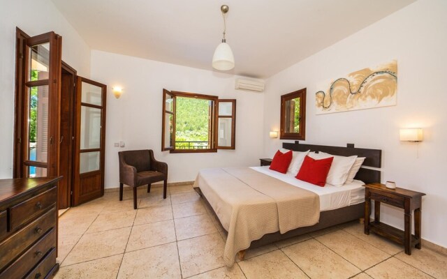Rhodia Beach Villa in Ithaki