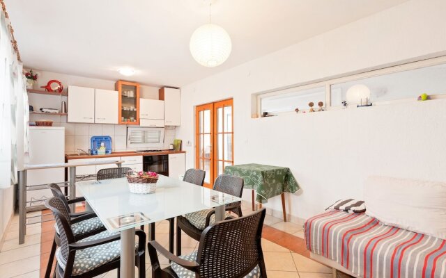 Comfortable Apartment With Large Covered Terrace