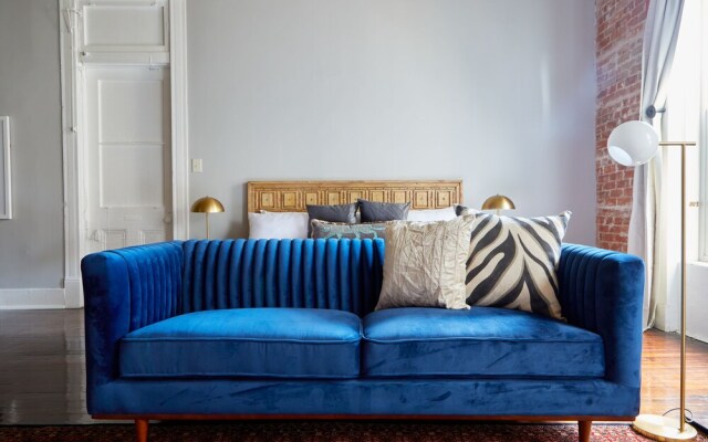 Charming Central Business District Studios by Sonder