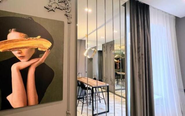 Royal apartment on Gorodotska 33 street