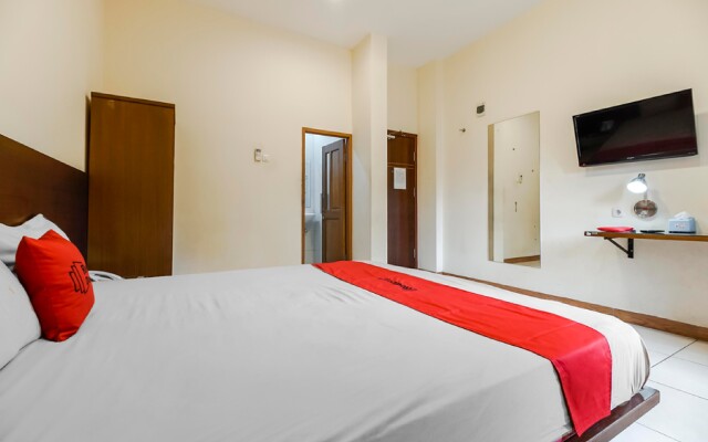 RedDoorz Plus @ Karebosi Area 2