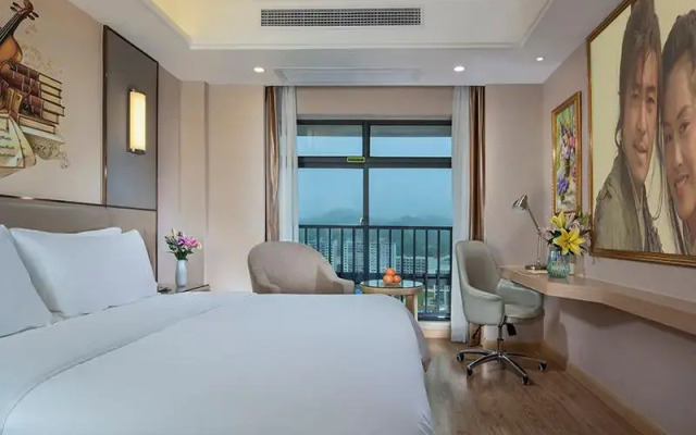 Vienna Hotel Nanning Xiangsi Lake University Town Branch