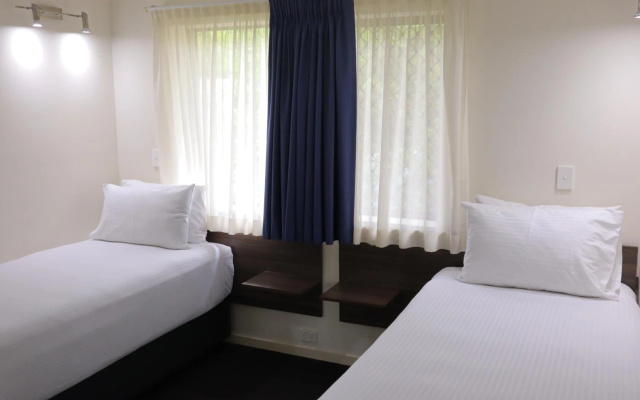 Quality Hotel Robertson Gardens – Guest Rooms – Brisbane