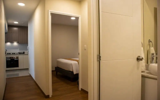 w Striking 1BR w Perfect Balcony Near Kennedy Park