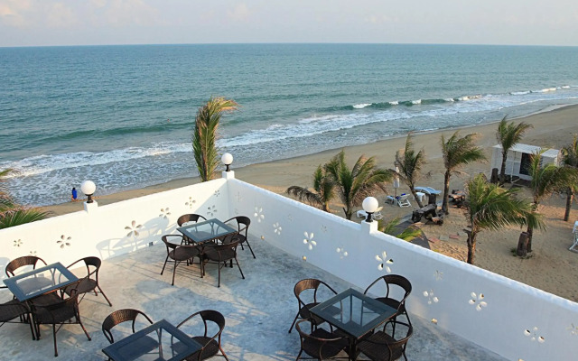Baan Montra Beach Resort