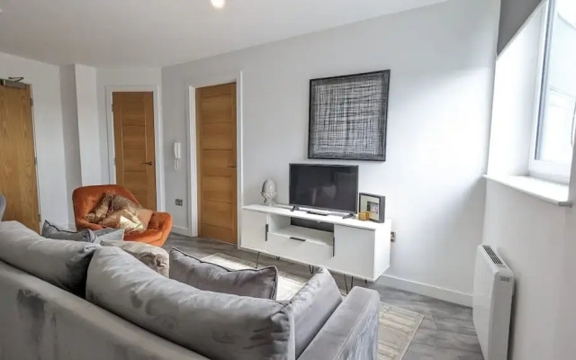 Modern 1 Bed Apt - 15 Mins to Solihull Centre