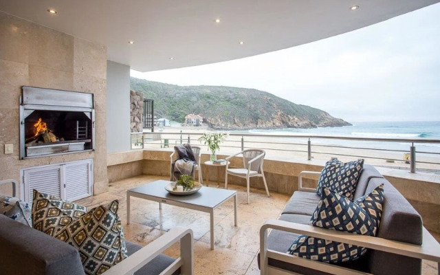 Cozy Room With a Partial sea View