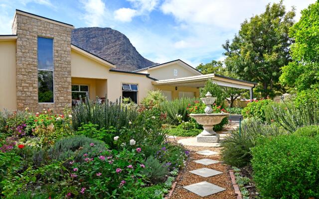 Petit Plaisir is a Romantic Self-catering Cottage on the Side of the Village no1