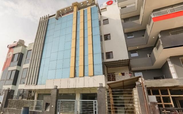 Collection O 68037 Comfort Residency near Medanta Hospital