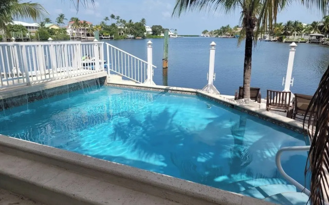 Villa w/ Pool & Dock in Marathon