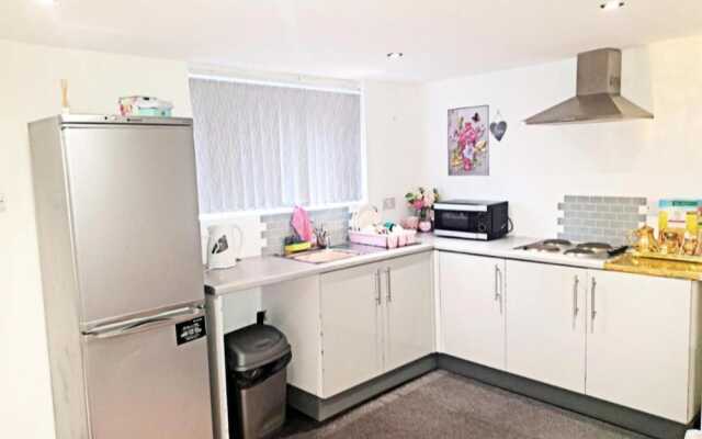 Beautiful En-suite Studio in Leeds -lower Floor