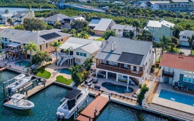 On The Rocks 6 Bedroom Home by Redawning