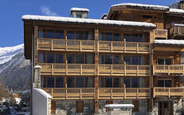 Hotel Ski Lodge