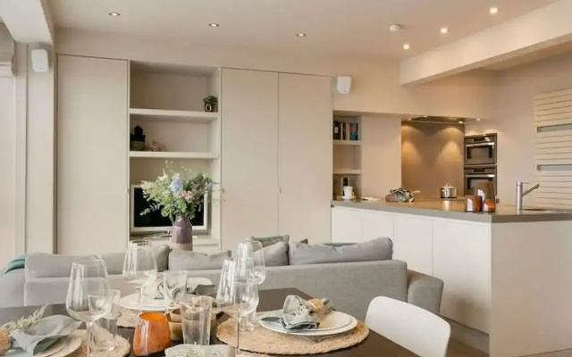 Unique Apartment With Sea-view Near the Center
