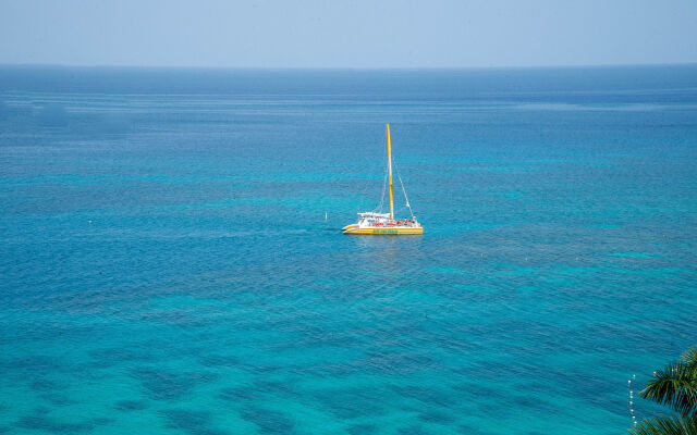 Sky View Beach Studio - Montego Bay Club