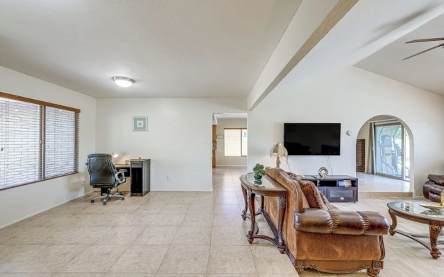 Outdoor Oasis: Family-Friendly Home In Scottsdale!