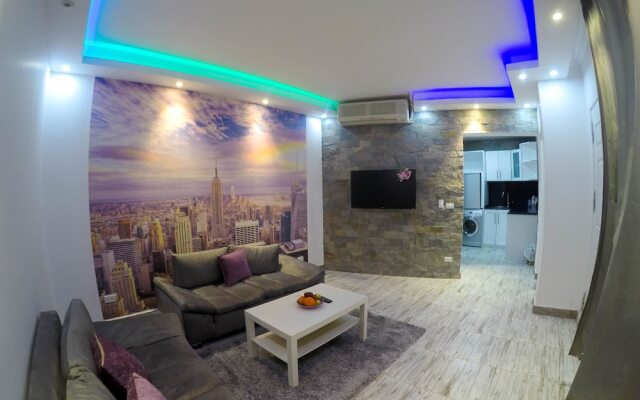 One Bedroom Apart Deep Purple by Pool