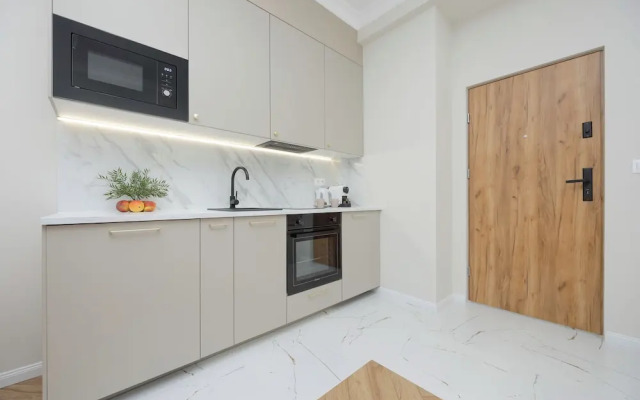 Grójecka Apartment by Renters