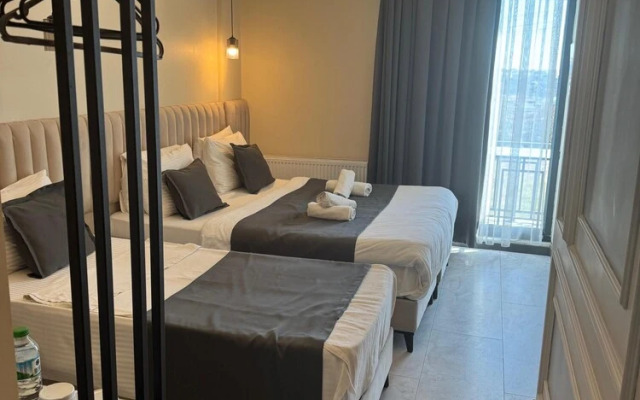 D Twins Airport Hotel