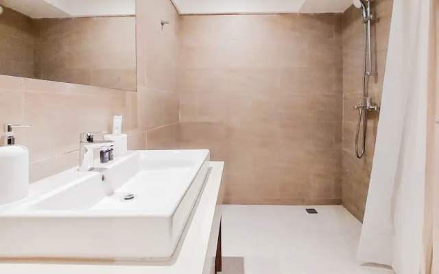 Fancy And Nice Studio Apartment Carstensz Residence