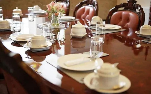 Kingston Hotel