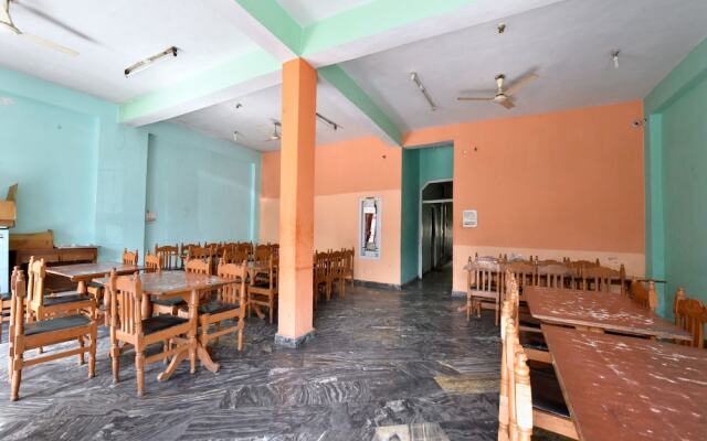 OYO 12846 Hotel Sunita