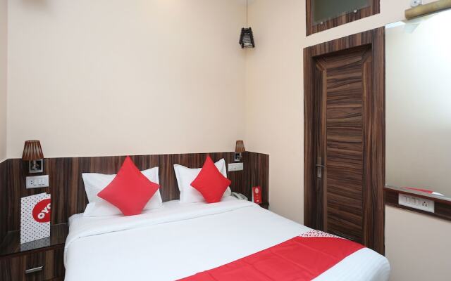 OYO 13546 Hotel City Palace