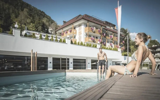 Molaris Lodge